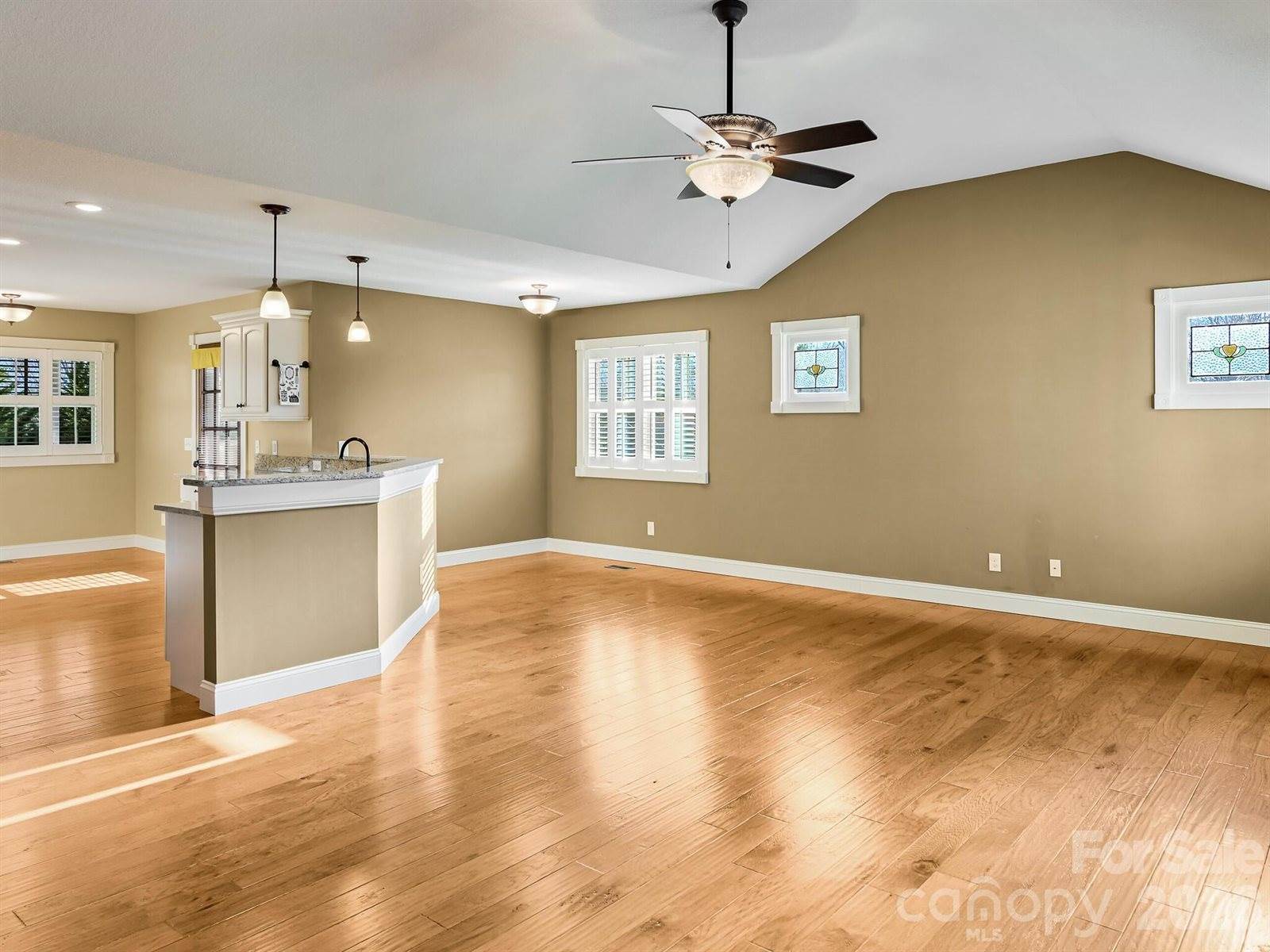 199 Macedonia Road, Asheville, NC 28804