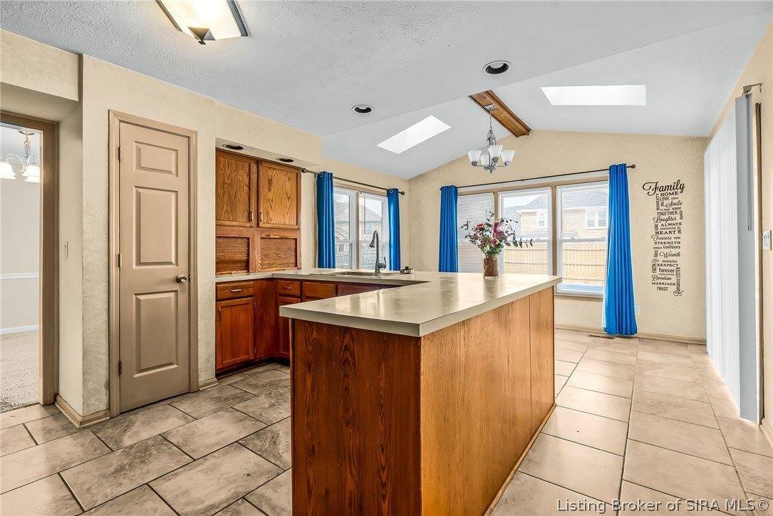 2201 Glenn Abbey, Jeffersonville, IN 47130