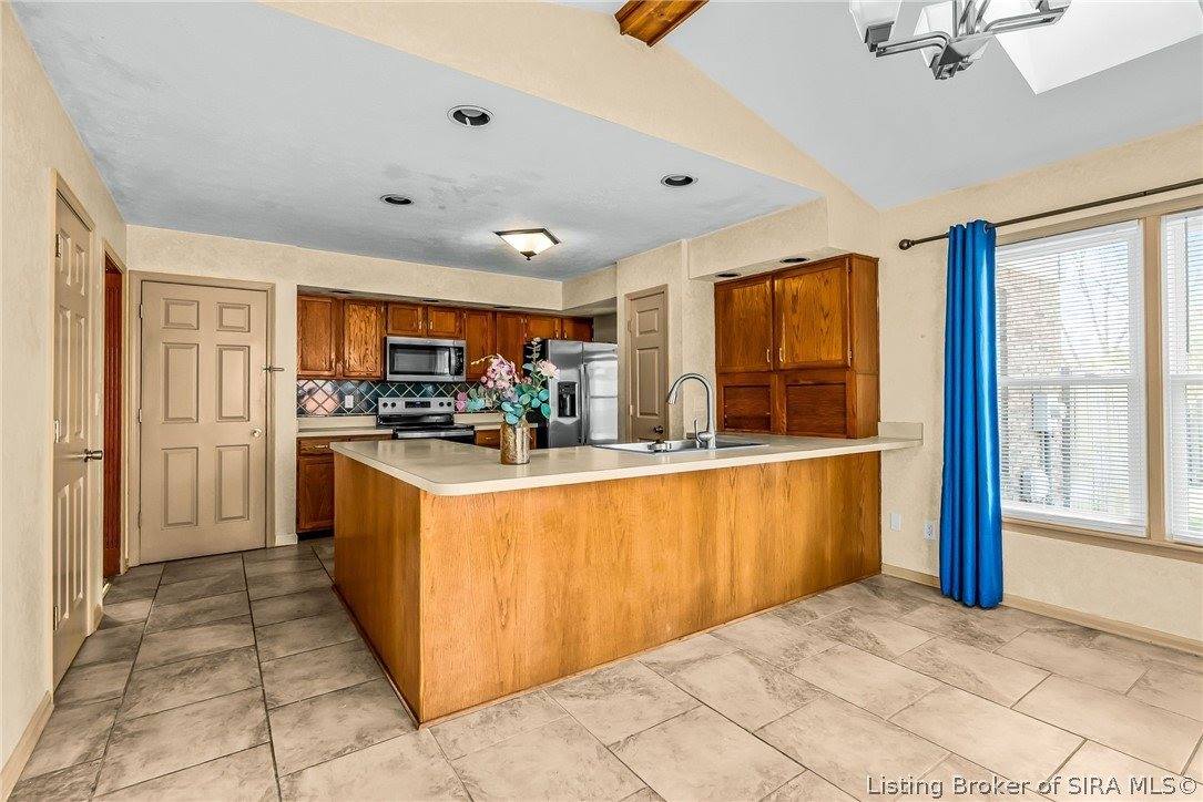 2201 Glenn Abbey, Jeffersonville, IN 47130