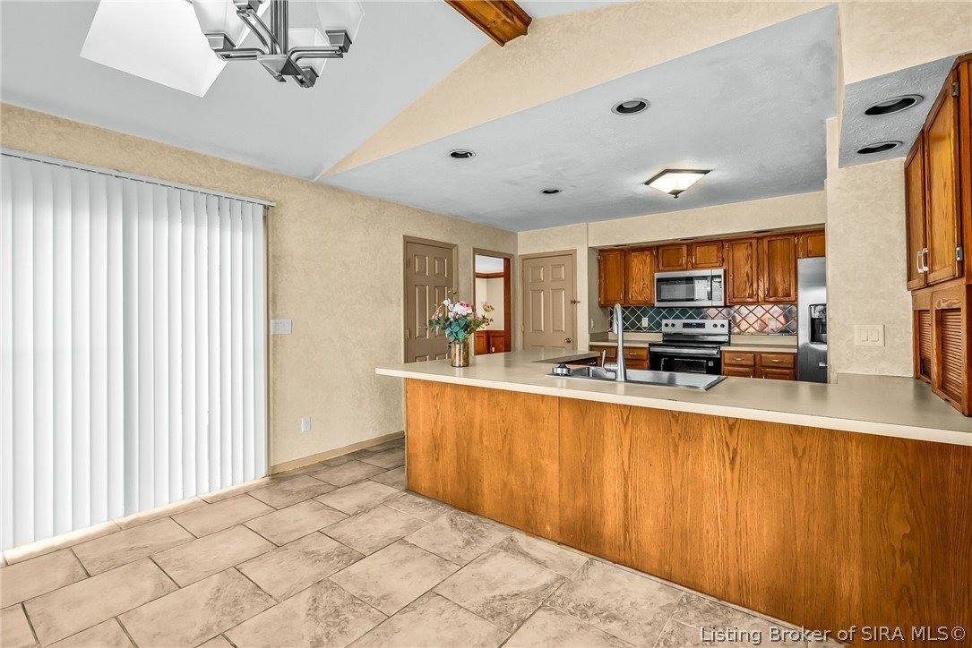 2201 Glenn Abbey, Jeffersonville, IN 47130