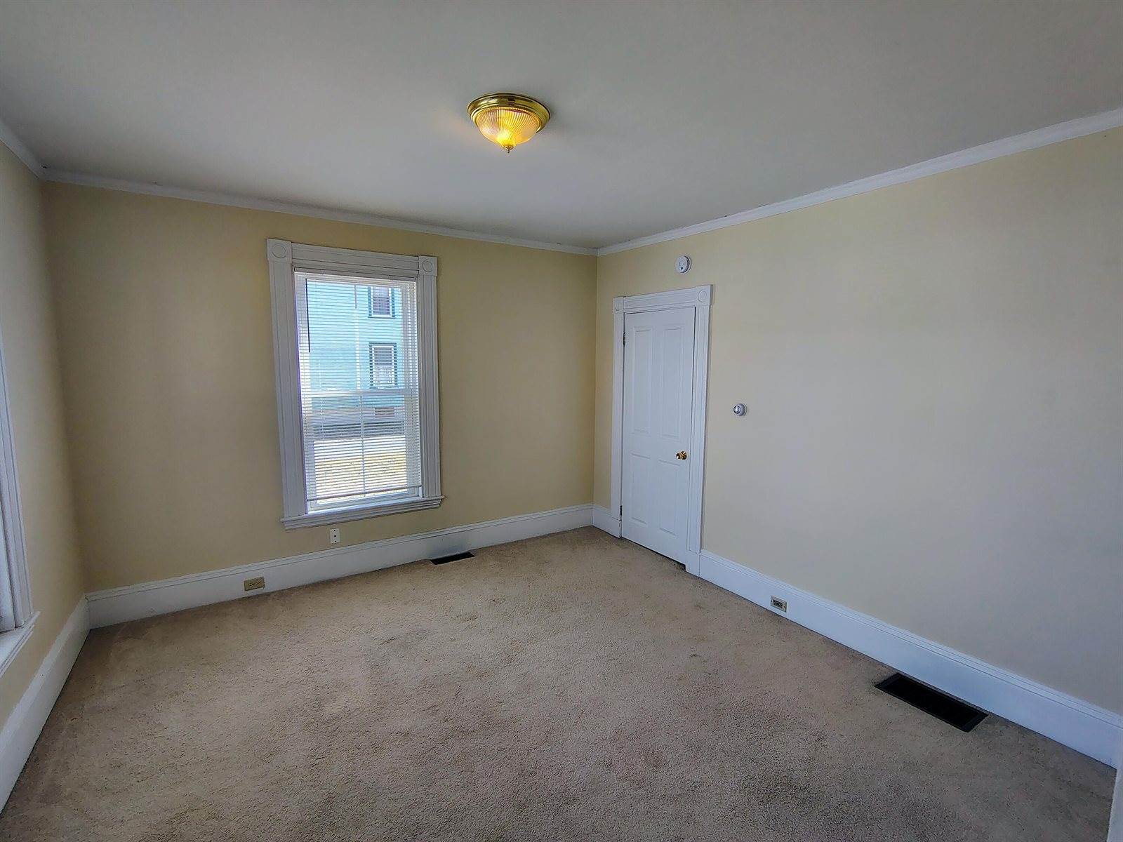 60 West Street, Bangor, ME 04401