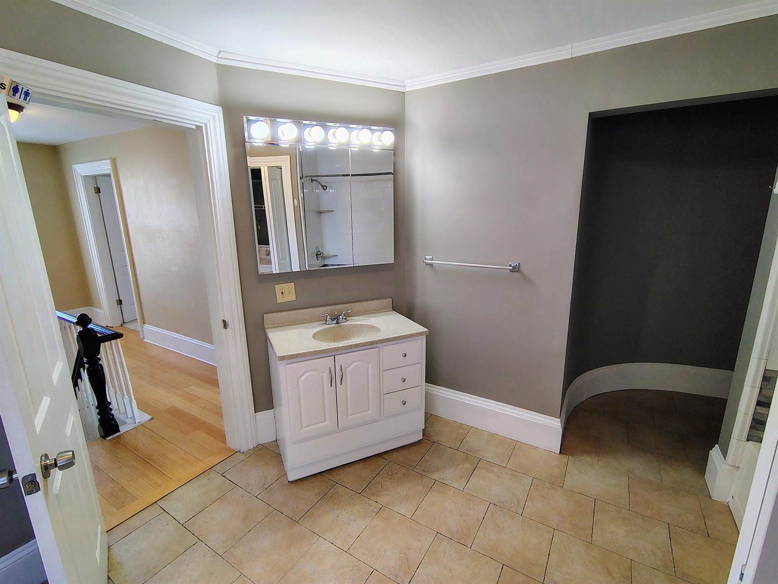 60 West Street, Bangor, ME 04401