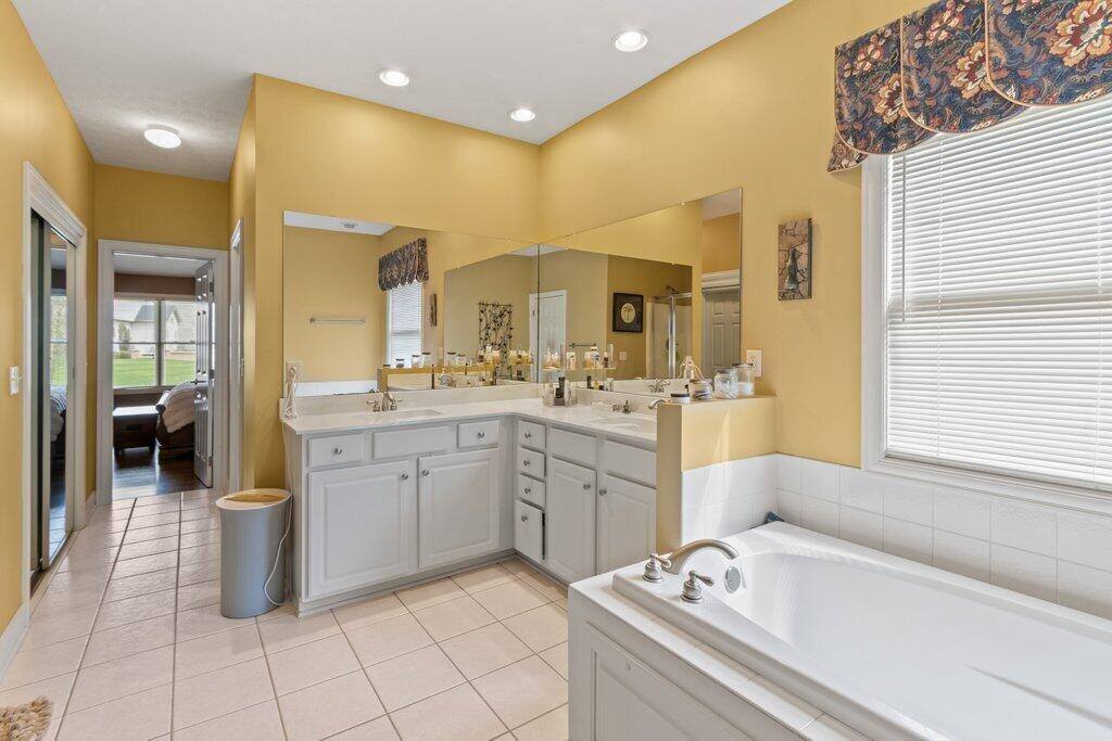 5934 Rocky Shore Drive, Lewis Center, OH 43035