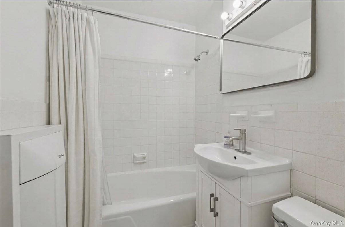 165 West 66th Street, New York (Manhattan), NY 10023