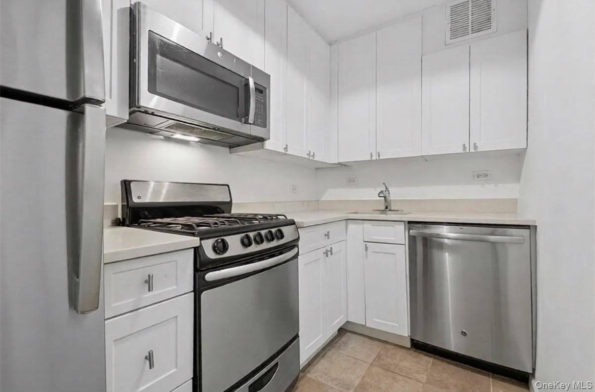 165 West 66th Street, New York (Manhattan), NY 10023