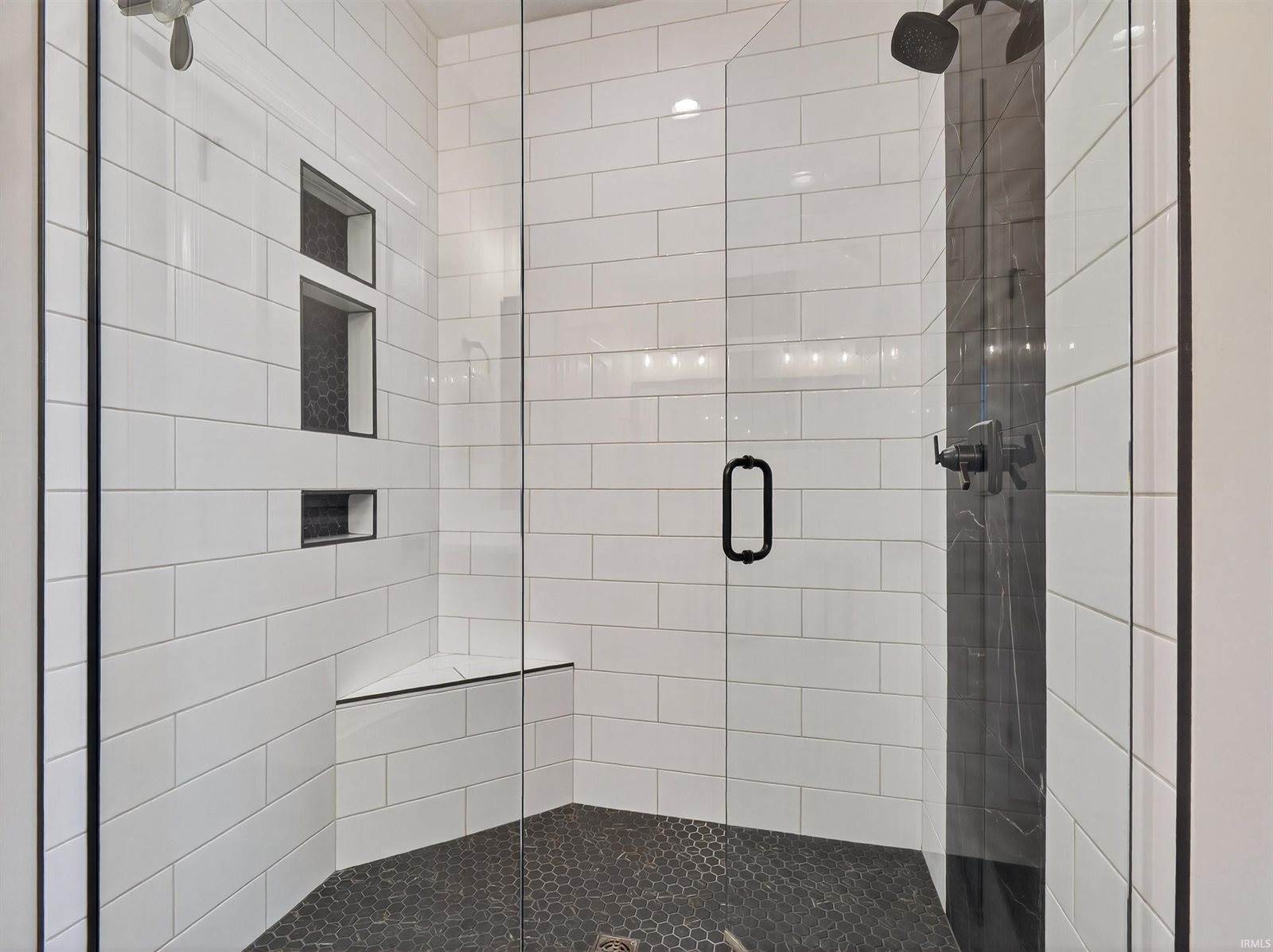 8693 Leonis Run, Leo, IN 46765