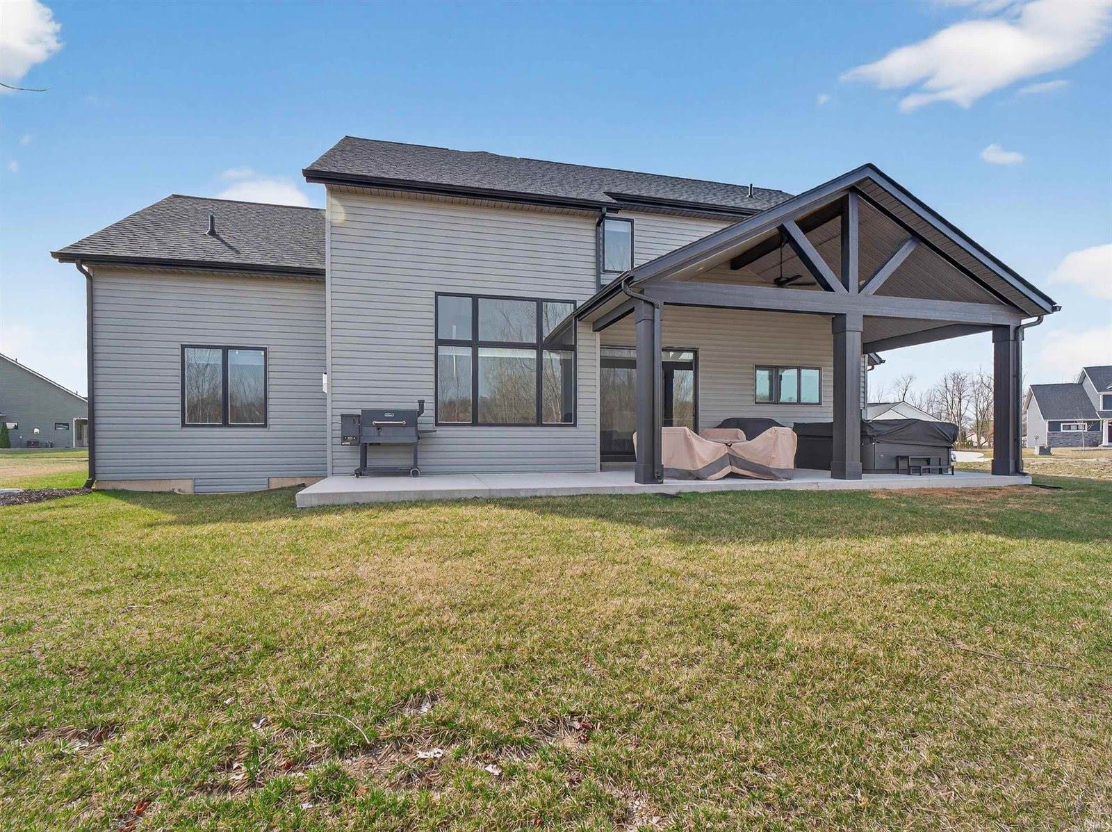 8693 Leonis Run, Leo, IN 46765