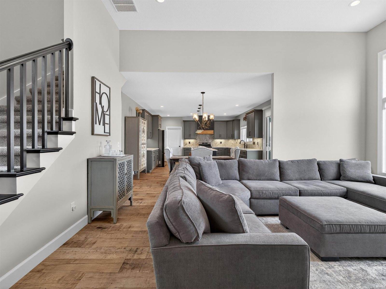 8693 Leonis Run, Leo, IN 46765