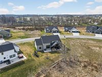 8693 Leonis Run, Leo, IN 46765