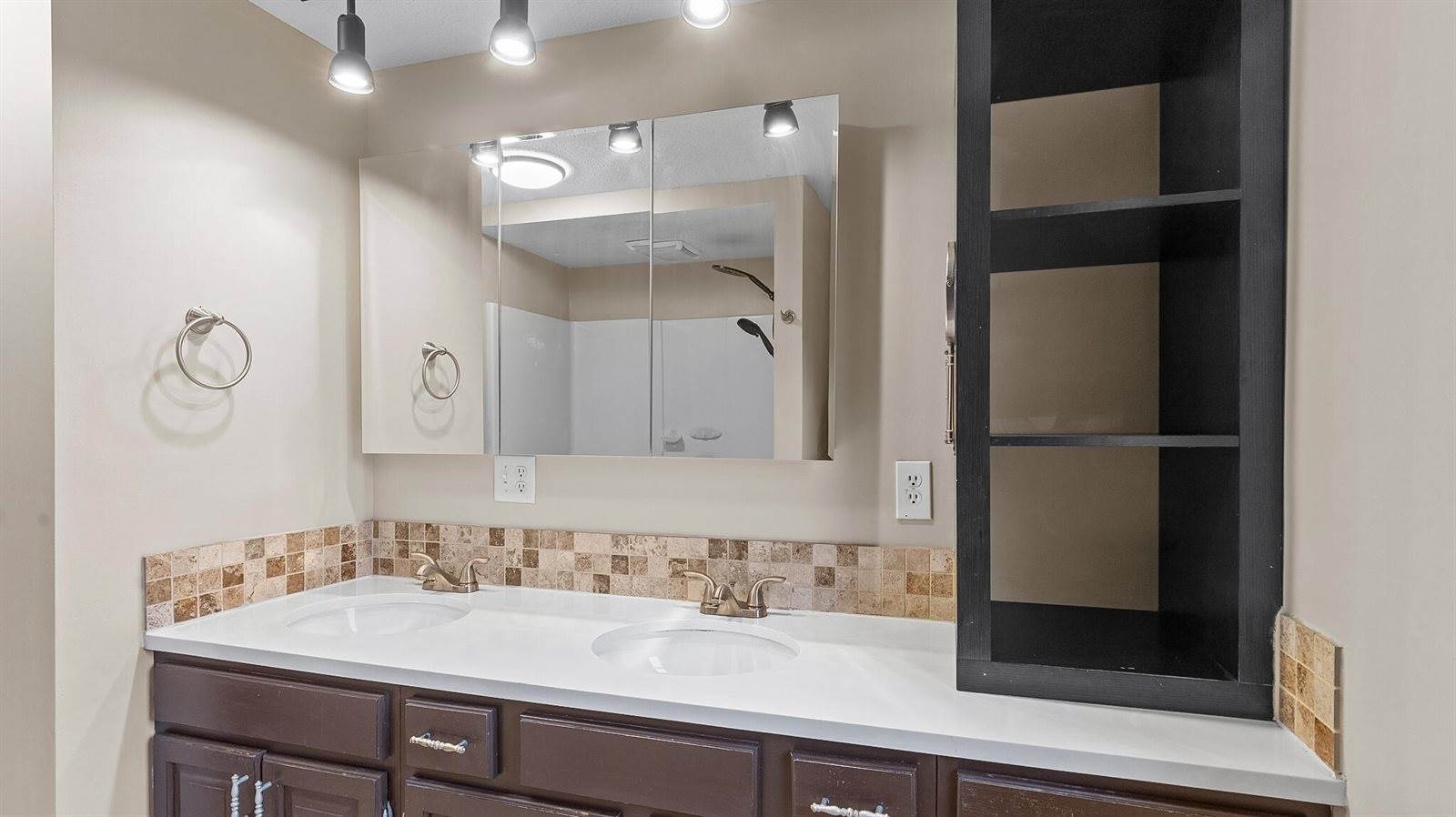 1806 Hammond Street, Hermon, ME 04401