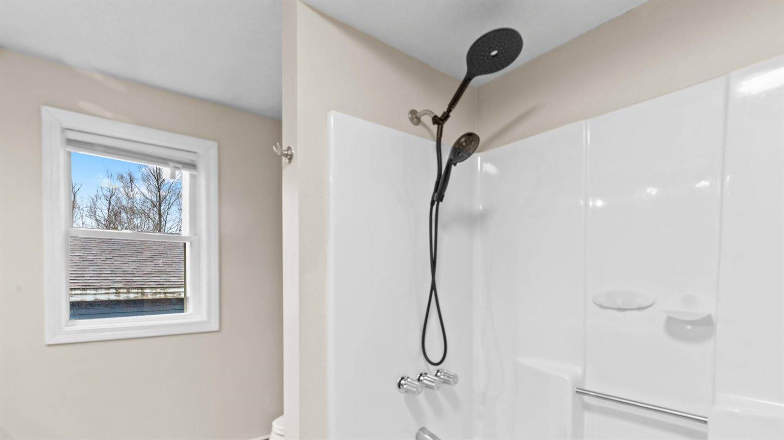 1806 Hammond Street, Hermon, ME 04401