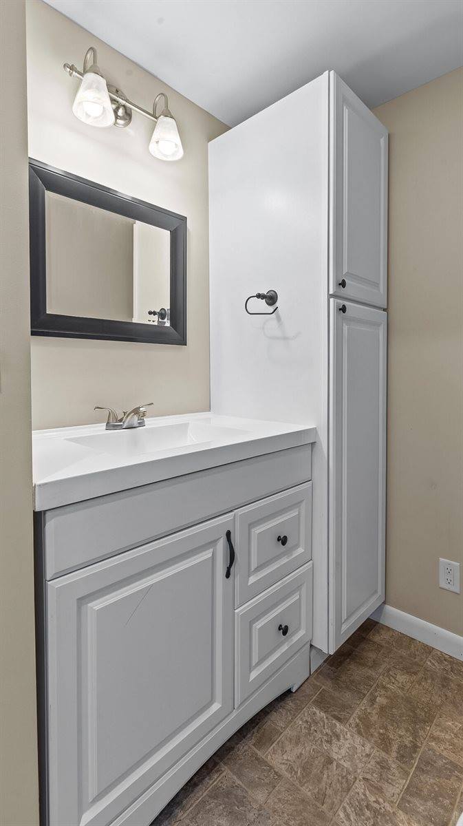 1806 Hammond Street, Hermon, ME 04401