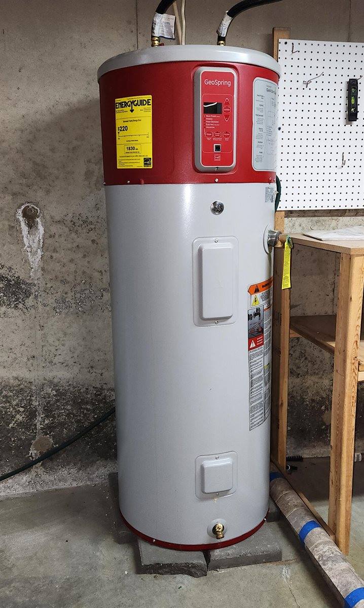 1806 Hammond Street, Hermon, ME 04401