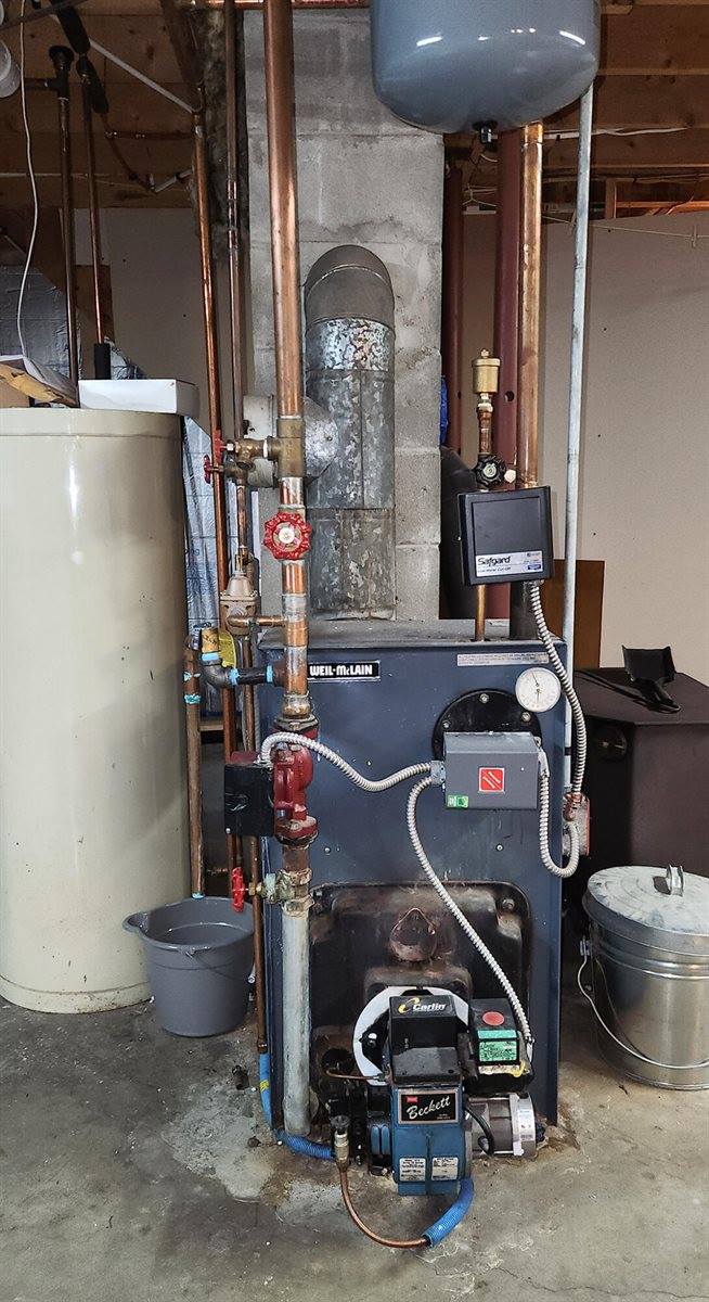 1806 Hammond Street, Hermon, ME 04401