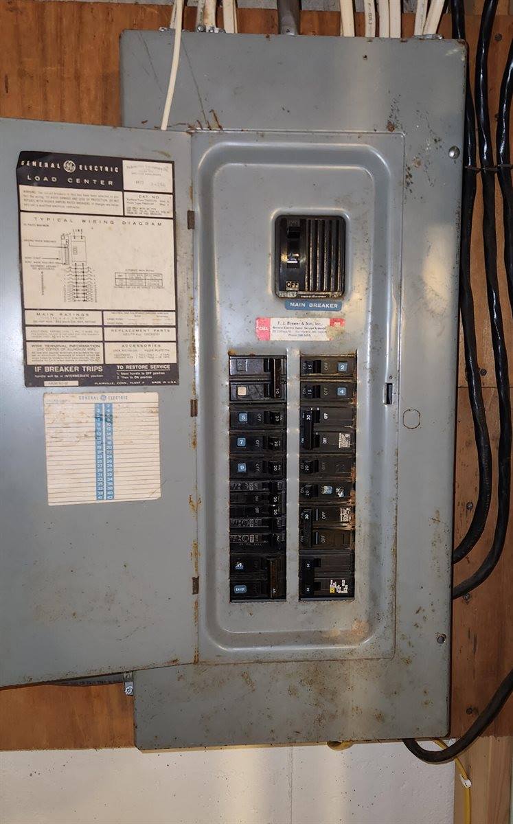 1806 Hammond Street, Hermon, ME 04401