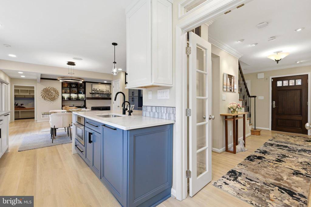 10300 Crown Point Court, Potomac, MD 20854