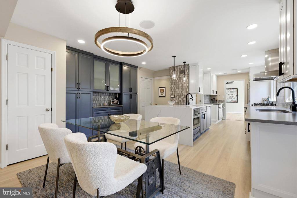 10300 Crown Point Court, Potomac, MD 20854