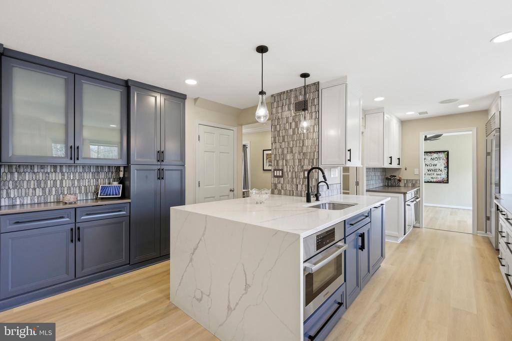 10300 Crown Point Court, Potomac, MD 20854