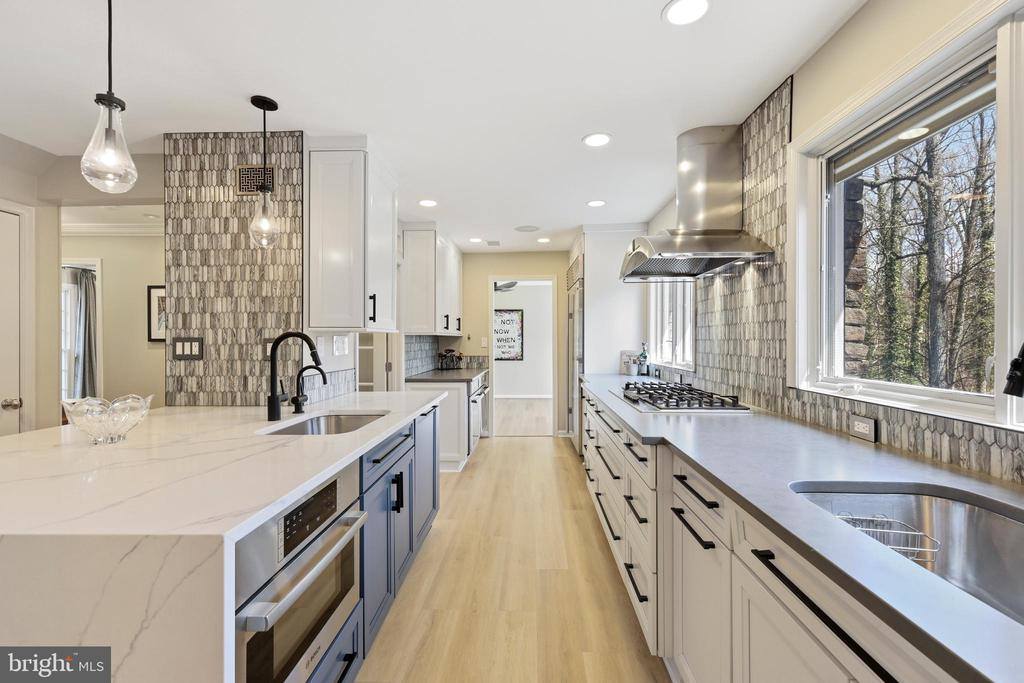 10300 Crown Point Court, Potomac, MD 20854