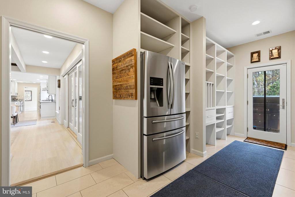 10300 Crown Point Court, Potomac, MD 20854