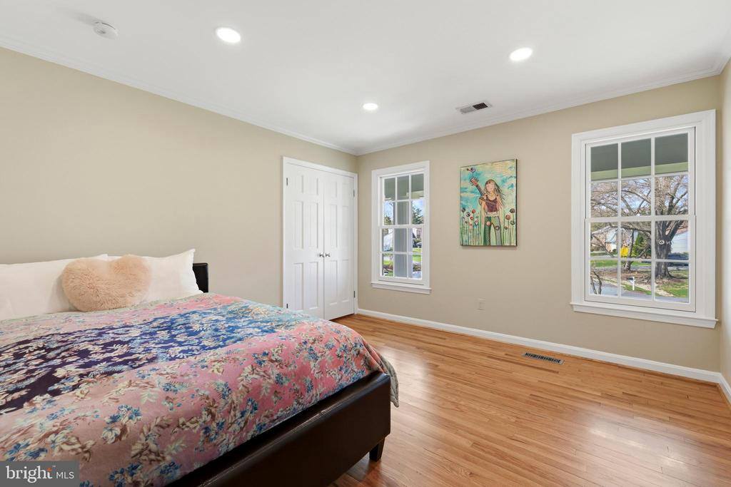 10300 Crown Point Court, Potomac, MD 20854