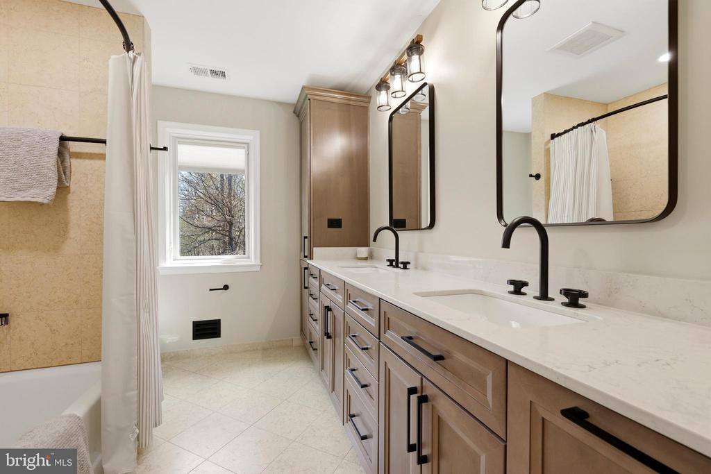 10300 Crown Point Court, Potomac, MD 20854