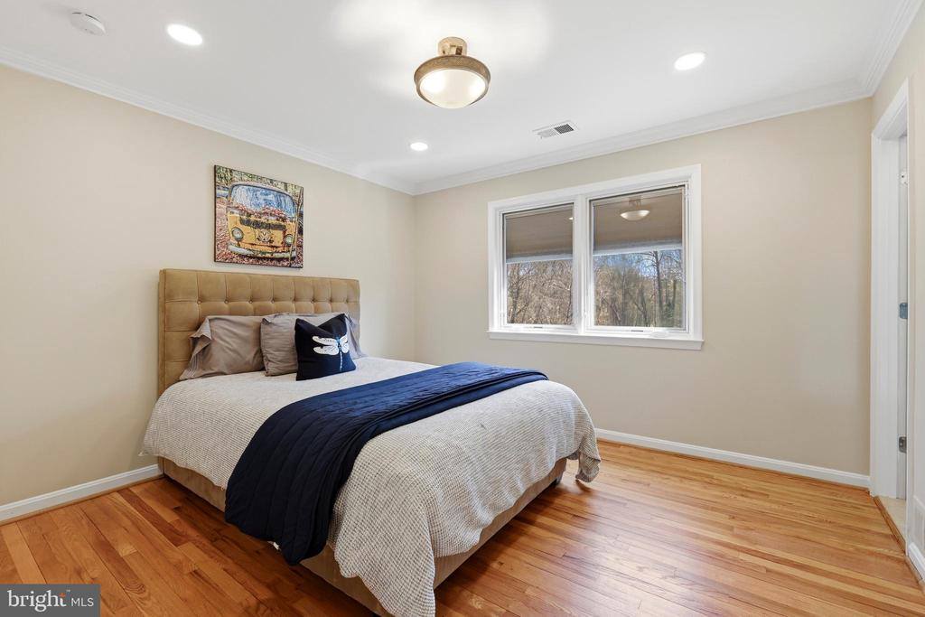 10300 Crown Point Court, Potomac, MD 20854