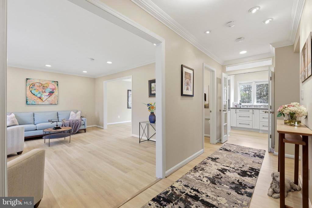 10300 Crown Point Court, Potomac, MD 20854