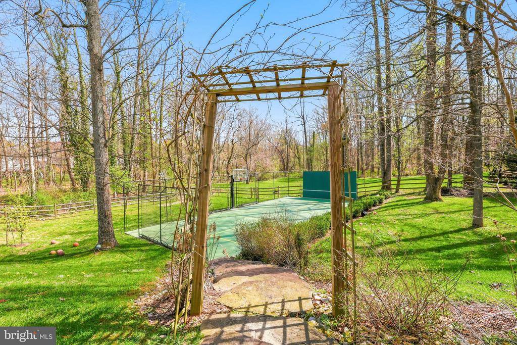 10300 Crown Point Court, Potomac, MD 20854