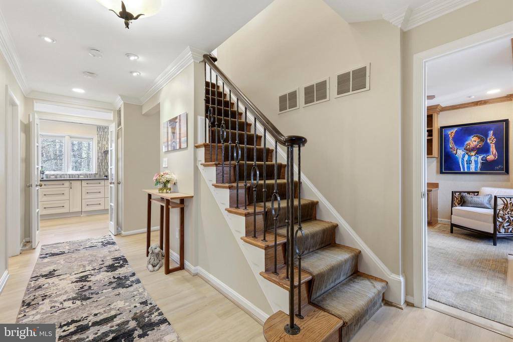 10300 Crown Point Court, Potomac, MD 20854