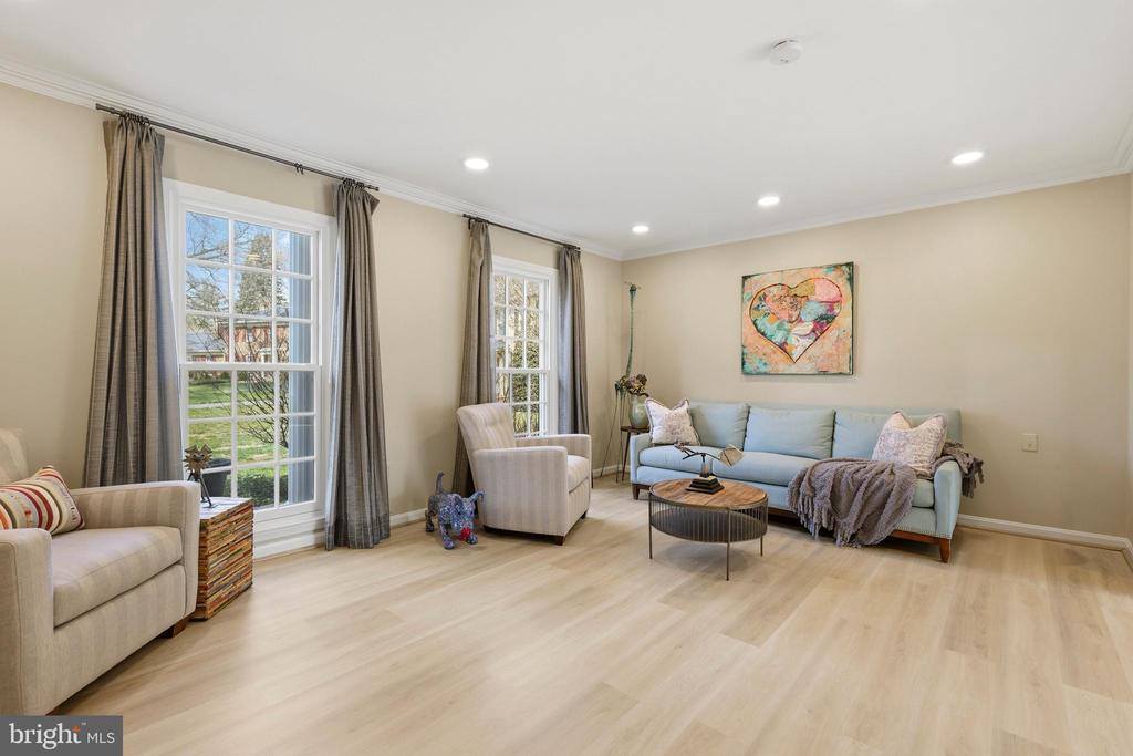 10300 Crown Point Court, Potomac, MD 20854