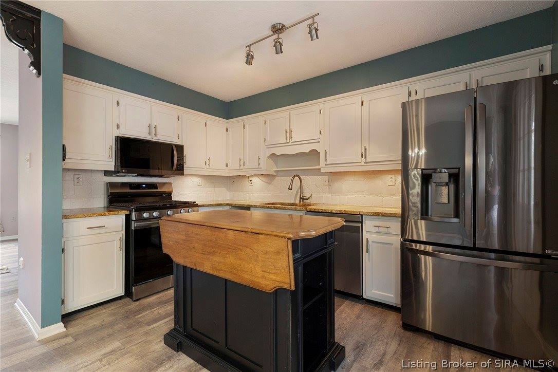 1981 Blue Teal Lane, Jeffersonville, IN 47130