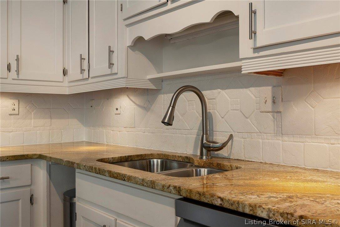 1981 Blue Teal Lane, Jeffersonville, IN 47130