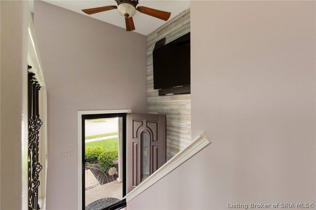 1981 Blue Teal Lane, Jeffersonville, IN 47130