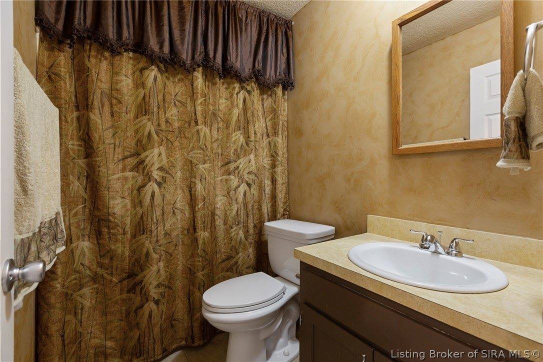 1981 Blue Teal Lane, Jeffersonville, IN 47130