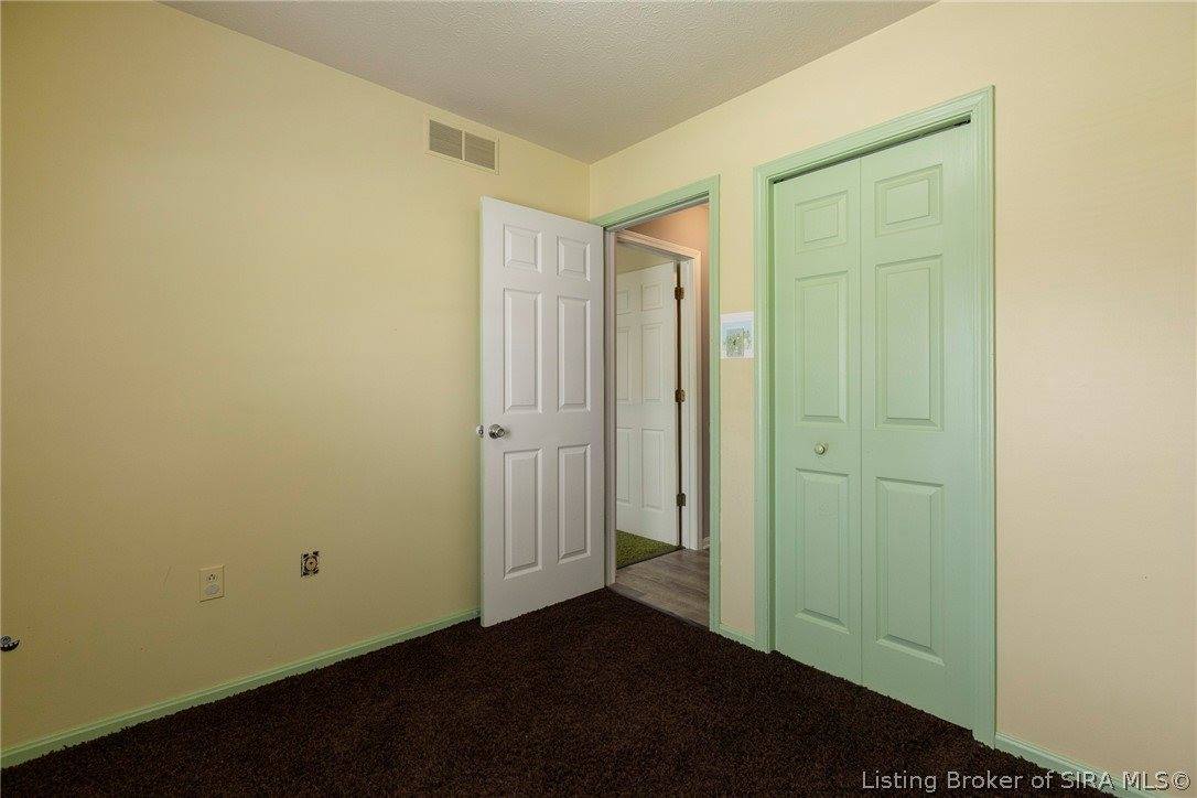 1981 Blue Teal Lane, Jeffersonville, IN 47130