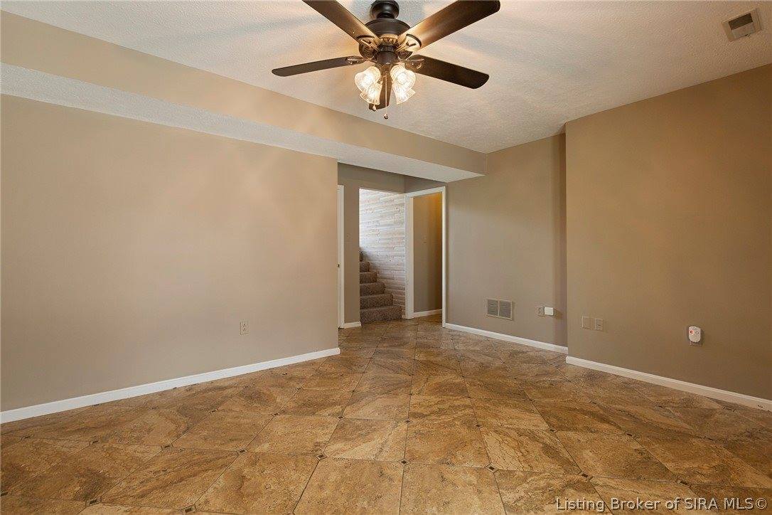 1981 Blue Teal Lane, Jeffersonville, IN 47130