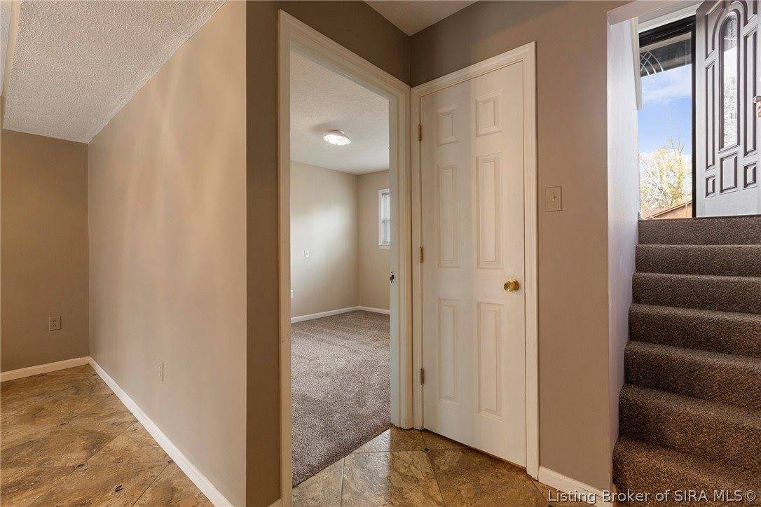 1981 Blue Teal Lane, Jeffersonville, IN 47130