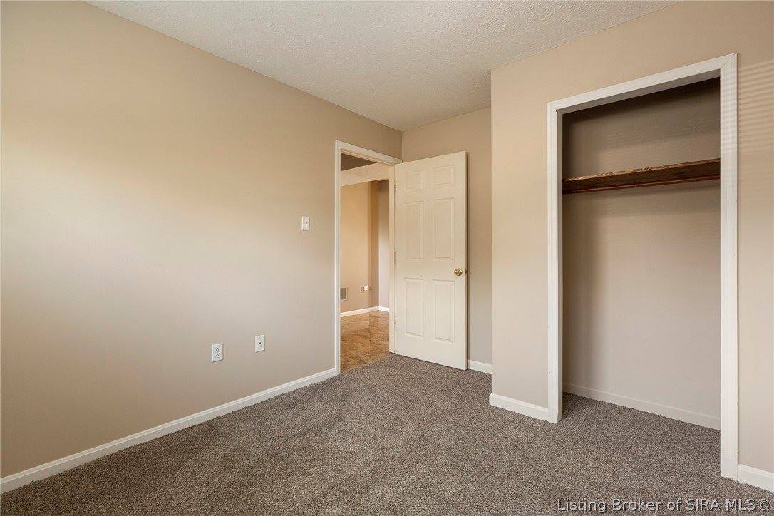 1981 Blue Teal Lane, Jeffersonville, IN 47130