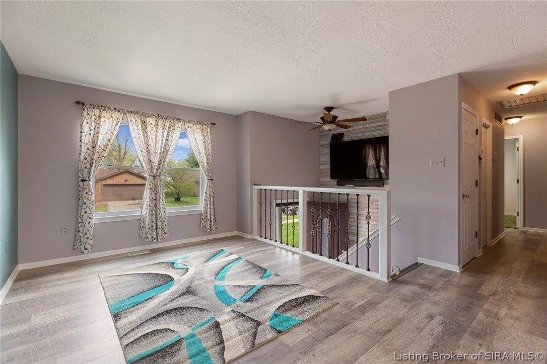 1981 Blue Teal Lane, Jeffersonville, IN 47130