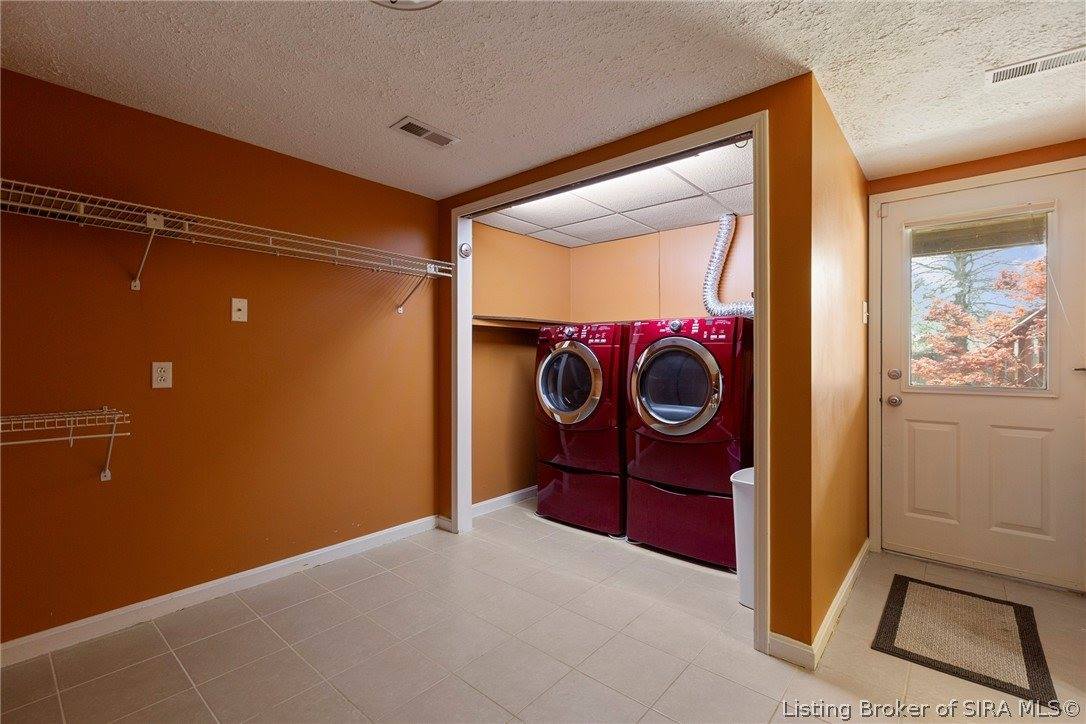 1981 Blue Teal Lane, Jeffersonville, IN 47130