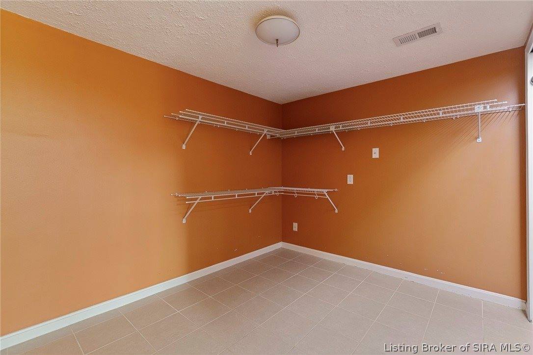 1981 Blue Teal Lane, Jeffersonville, IN 47130