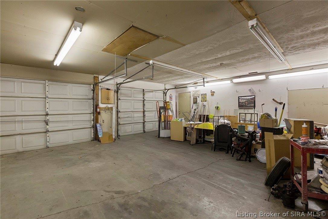 1981 Blue Teal Lane, Jeffersonville, IN 47130