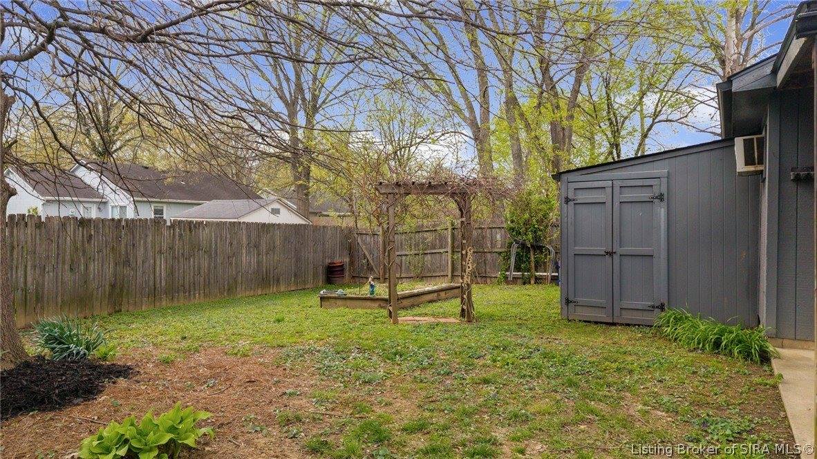 1981 Blue Teal Lane, Jeffersonville, IN 47130