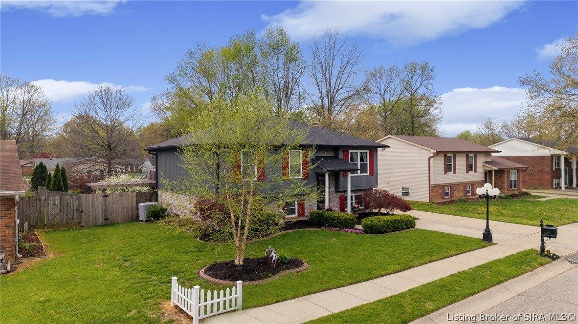 1981 Blue Teal Lane, Jeffersonville, IN 47130