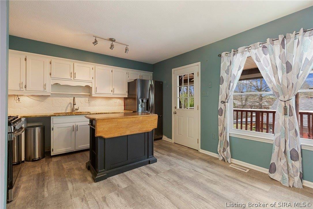 1981 Blue Teal Lane, Jeffersonville, IN 47130