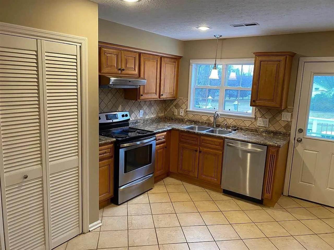 1207 Smallhouse Road, Bowling Green, KY 42104