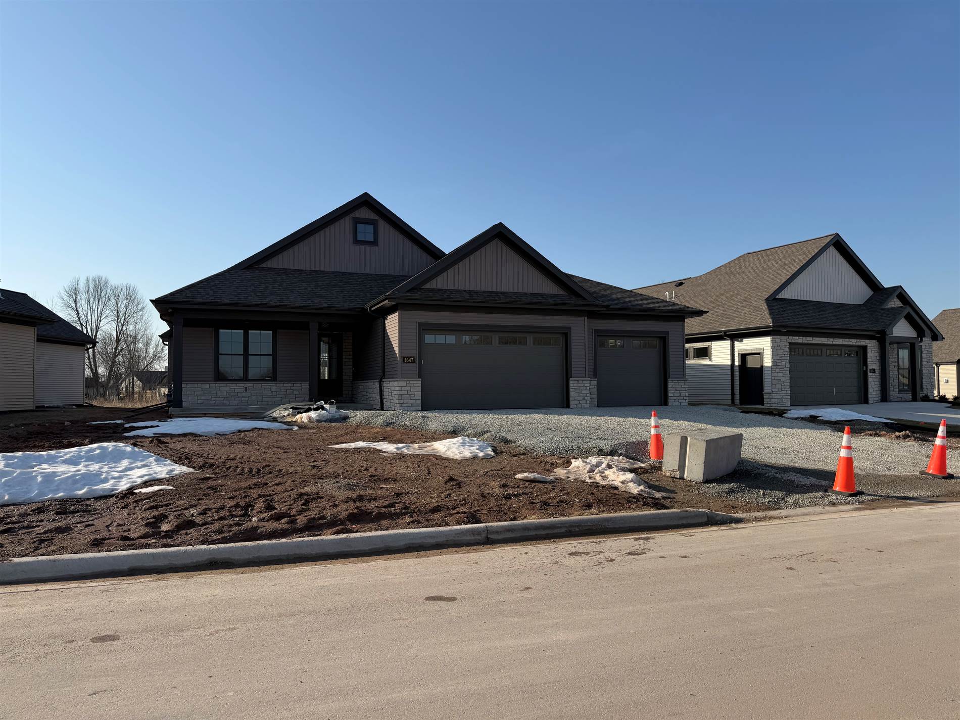 1647 N Honeysuckle Circle, De Pere, WI 54115