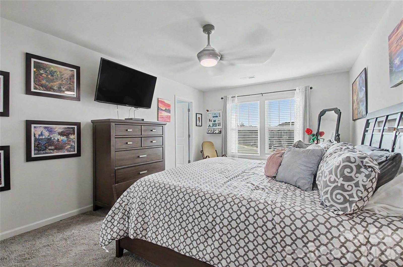 33 Cedar Hill Road, Hendersonville, NC 28792