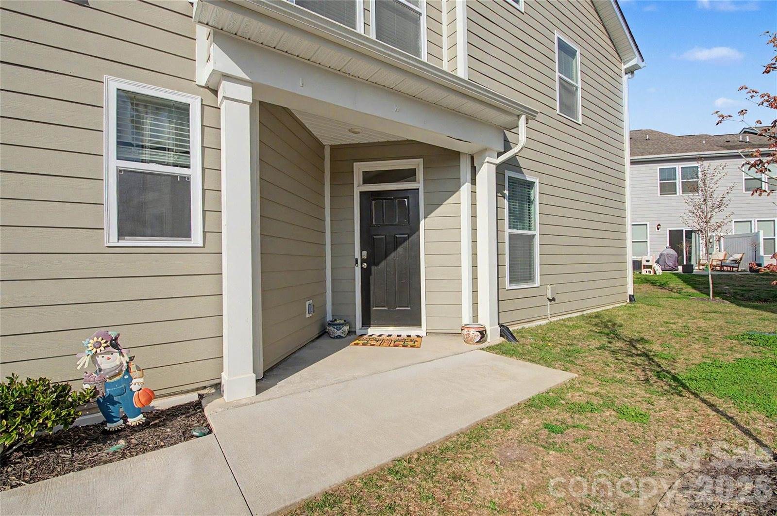 33 Cedar Hill Road, Hendersonville, NC 28792